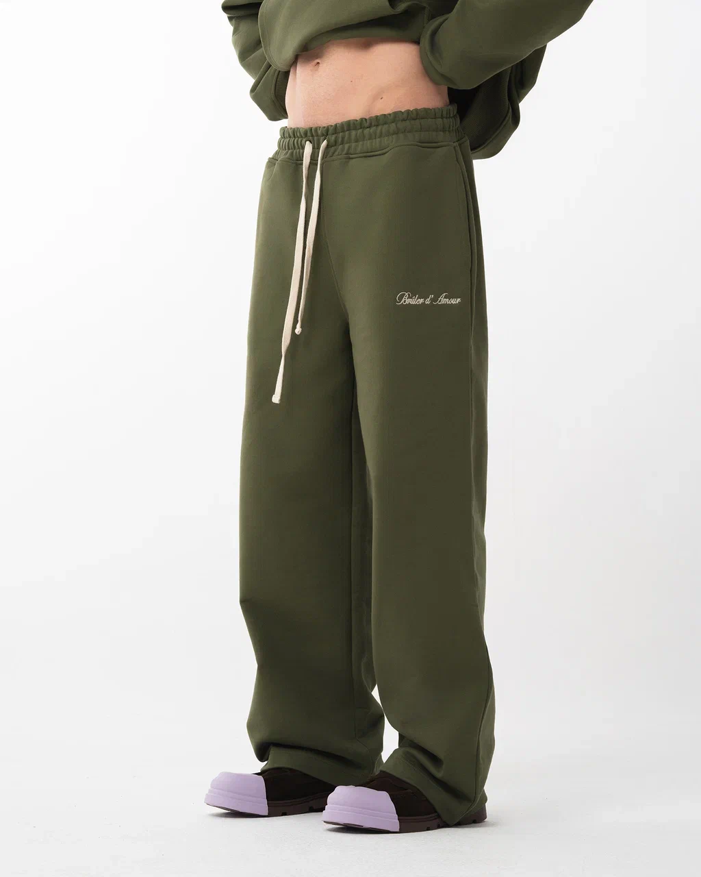 оверсайз брюки оливкового цвета 