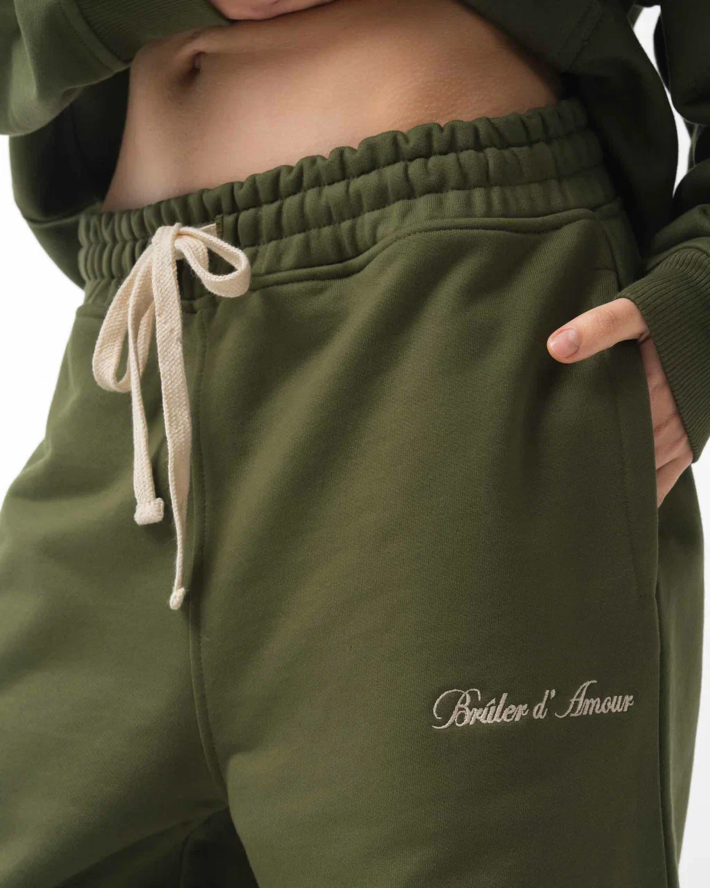 оверсайз брюки оливкового цвета 