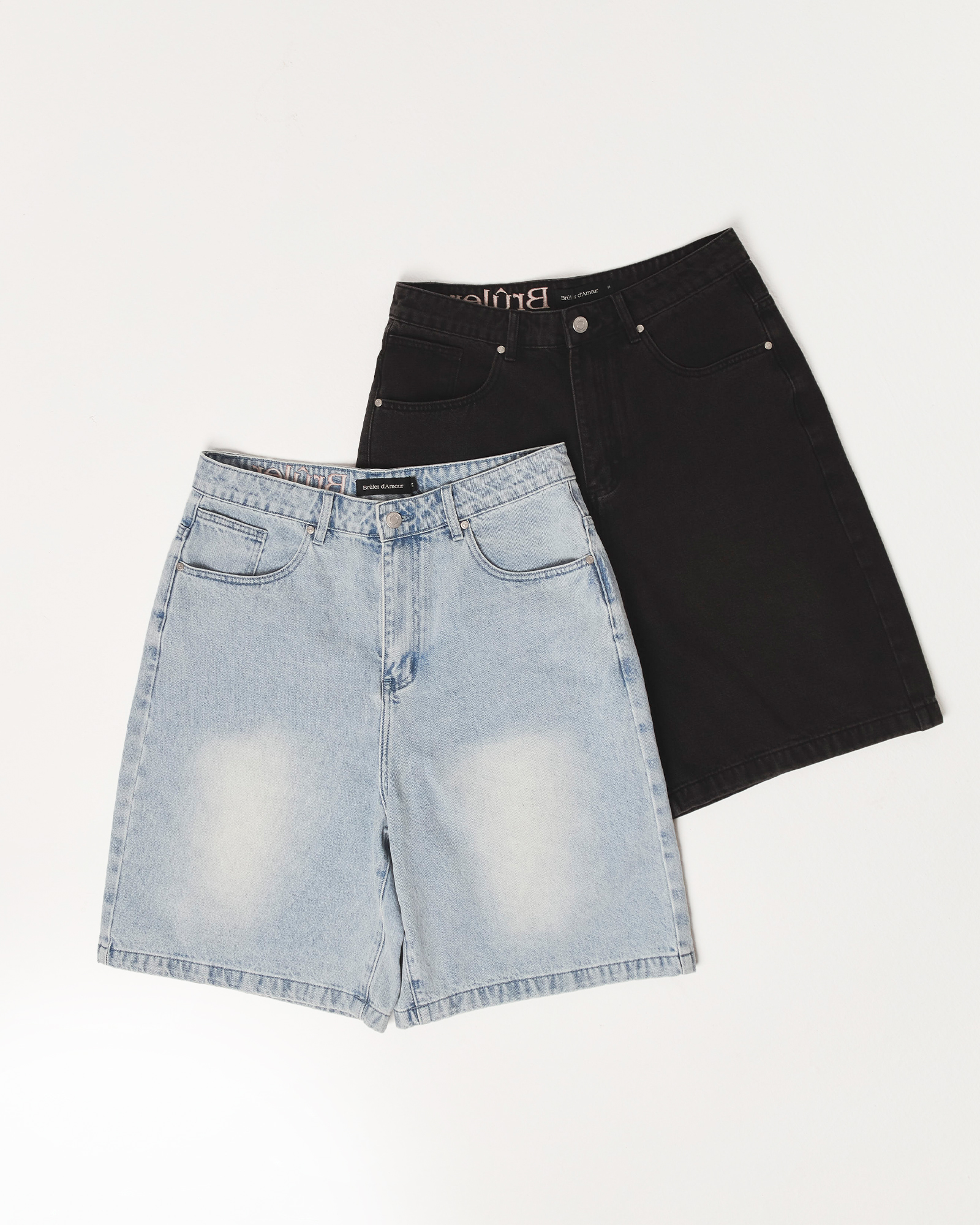 голубые и черные шорты