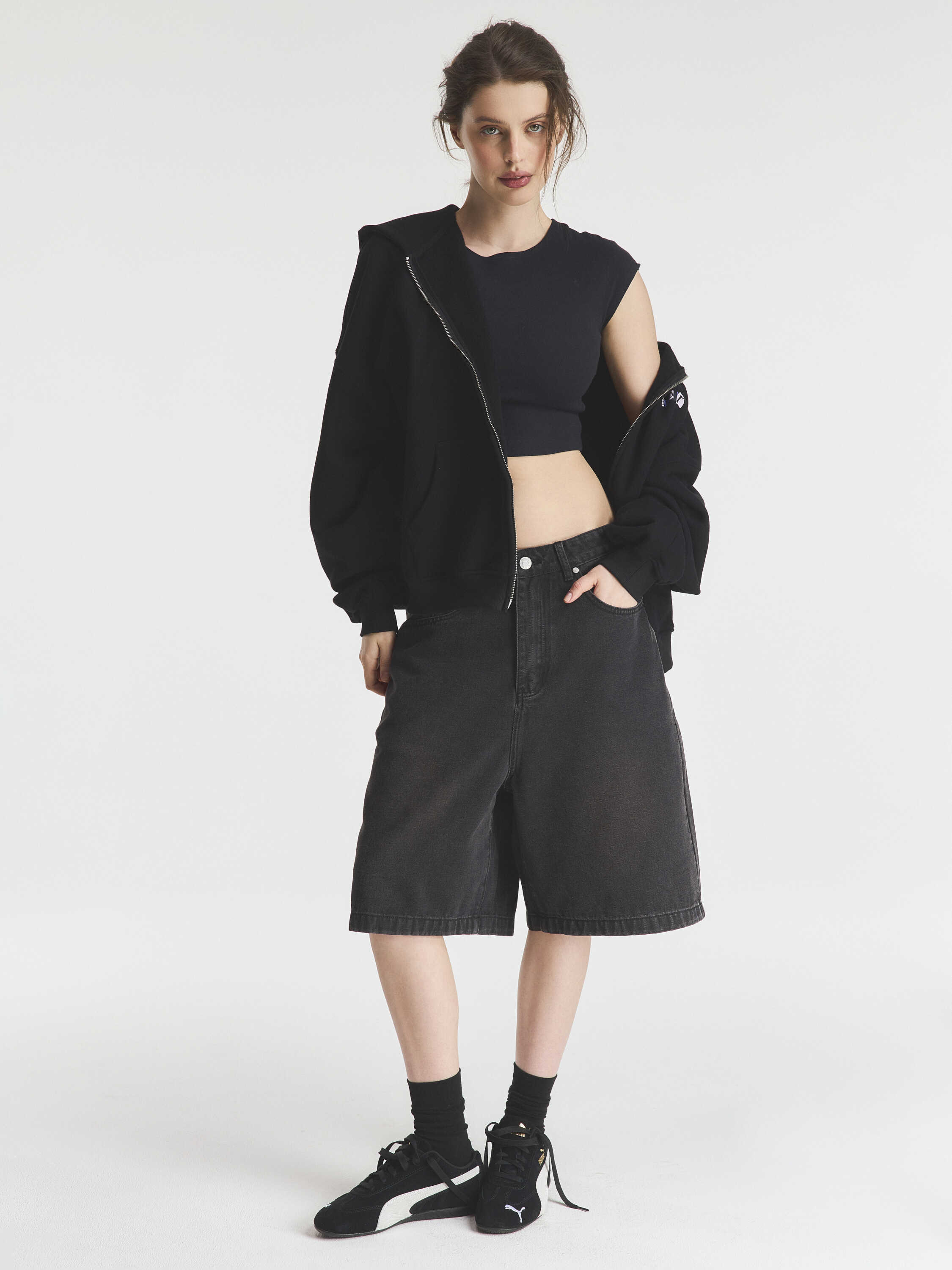 зипка черного цвета