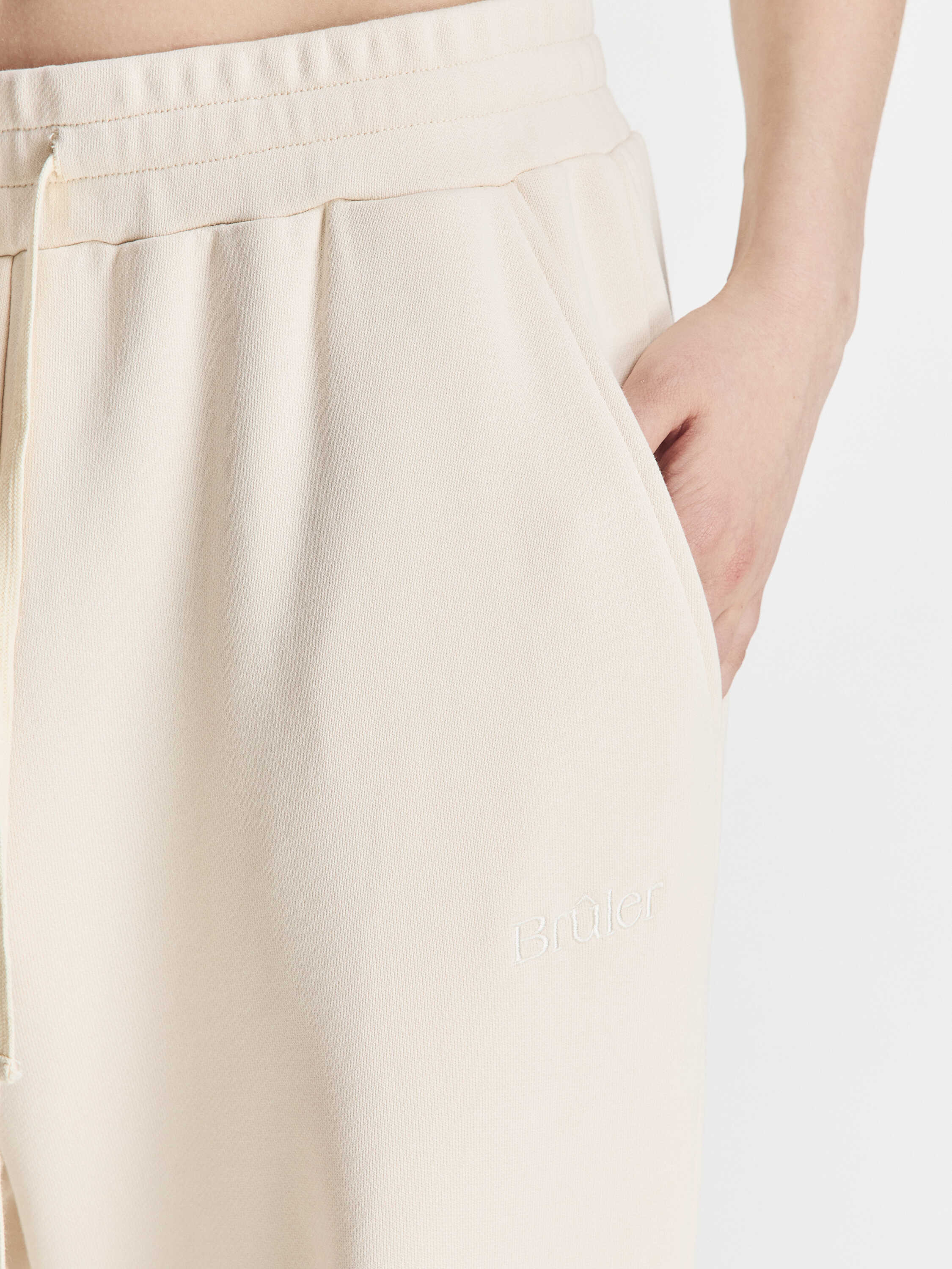 брюки молочные