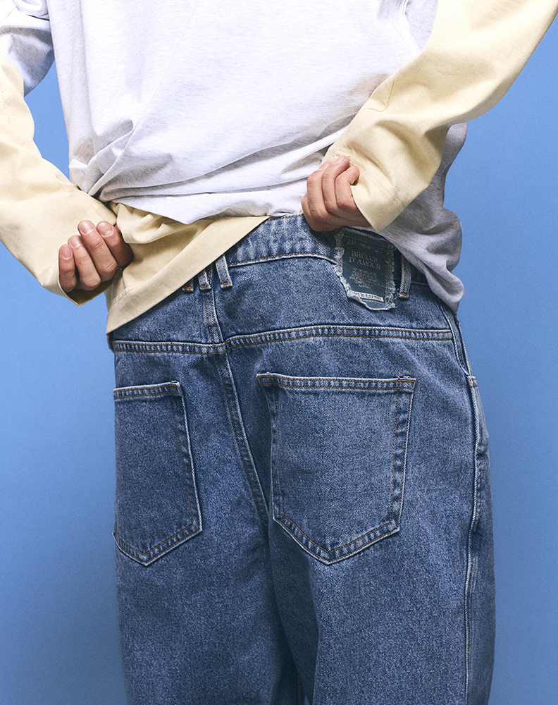 Синие джинсы свободного кроя