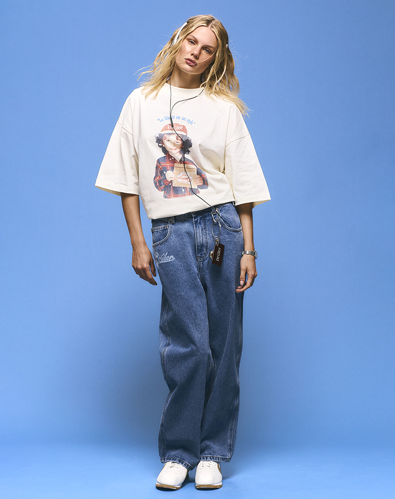 Синие джинсы свободного кроя