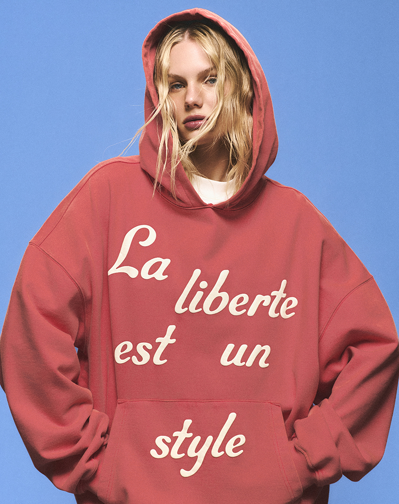 Оверсайз худи красного цвета с принтом на груди