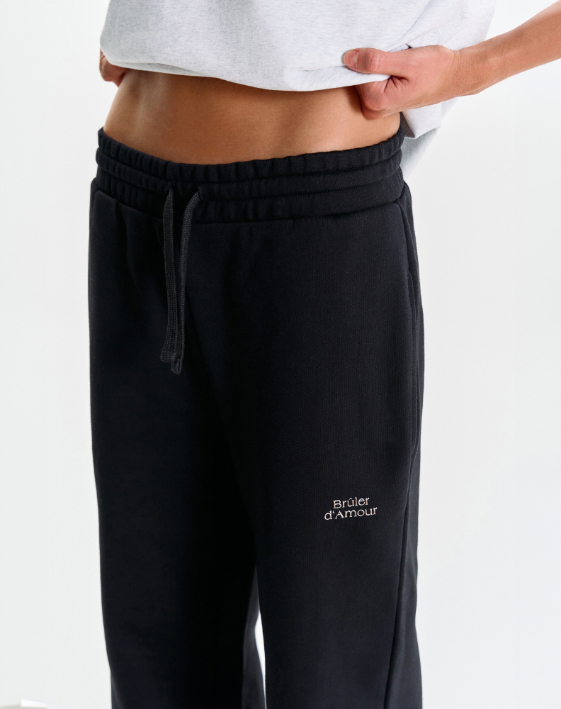 Чёрные оверсайз брюки "Logo de base 01"