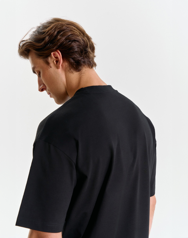 Чёрная оверсайз футболка "Logo de base 02"