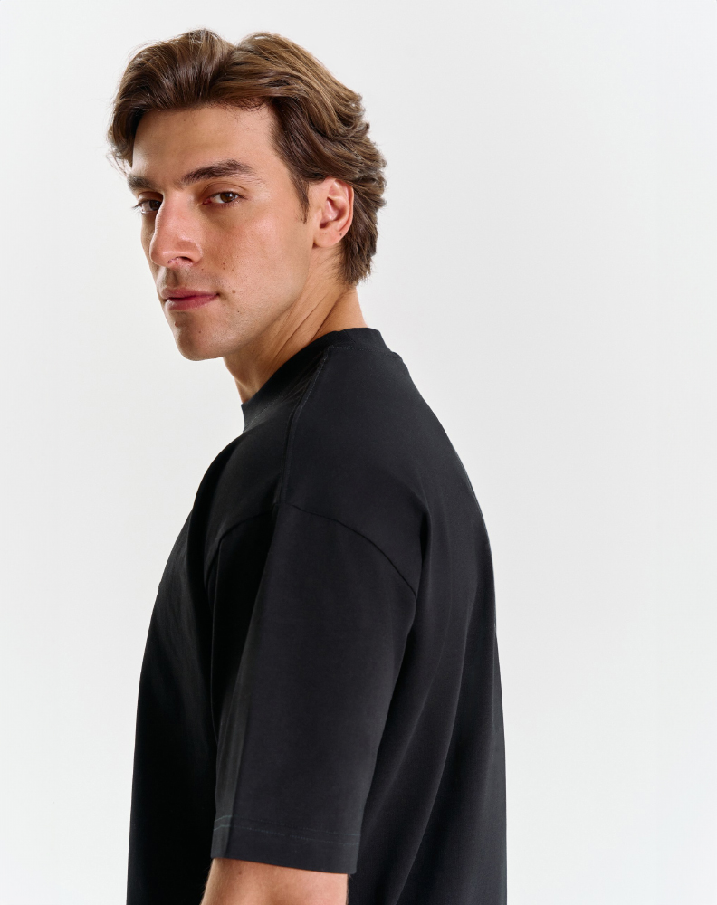 Чёрная оверсайз футболка "Logo de base 02"