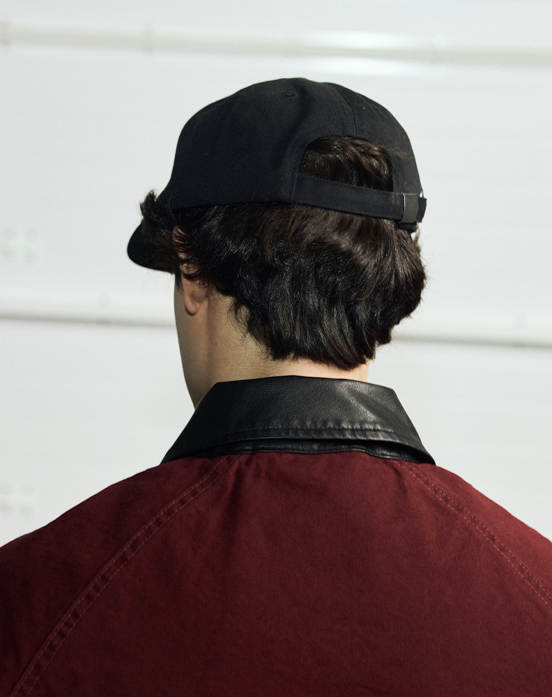 Чёрная кепка “Û”