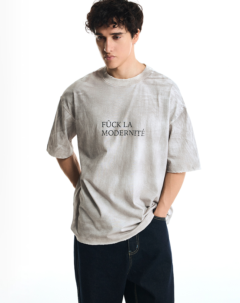 Оверсайз футболка грязно-молочного цвета “Fûck la modernité”